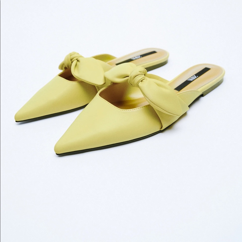 LOW HEEL MULES WITH BOW